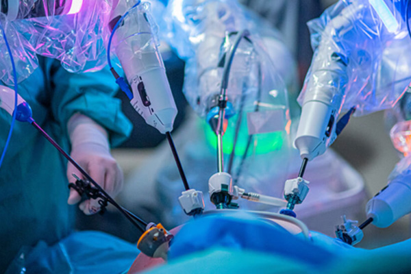 Prostatectomie radicale coelioscopique avec assistance robotique avec préservation / technique avec abord latéral direct